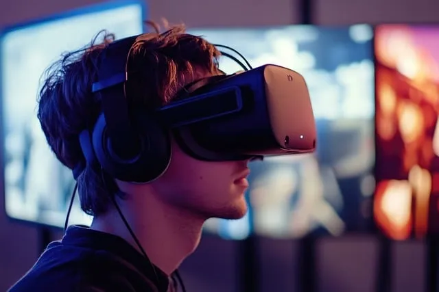 VR-Brillen sind das Tor in das Metaverse. Noch sind sie recht klobig.